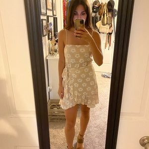 Princess Polly beige daisy dress